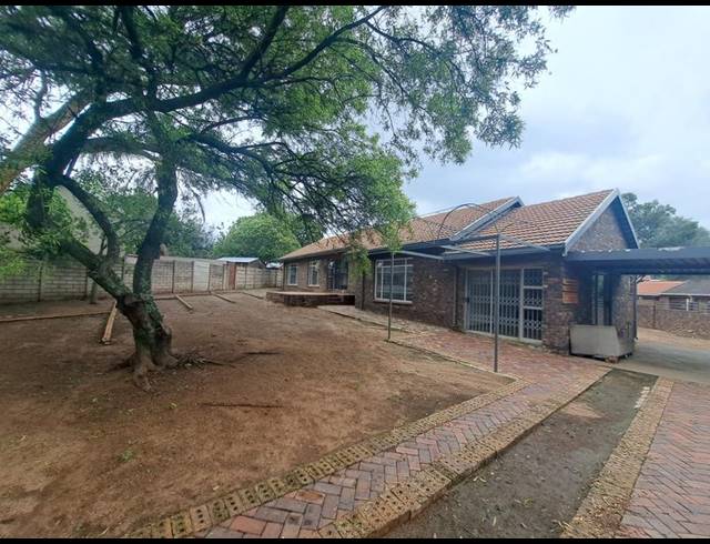 3 BEDROOM PROPERTY TO RENT IN ROOIHUISKRAAL